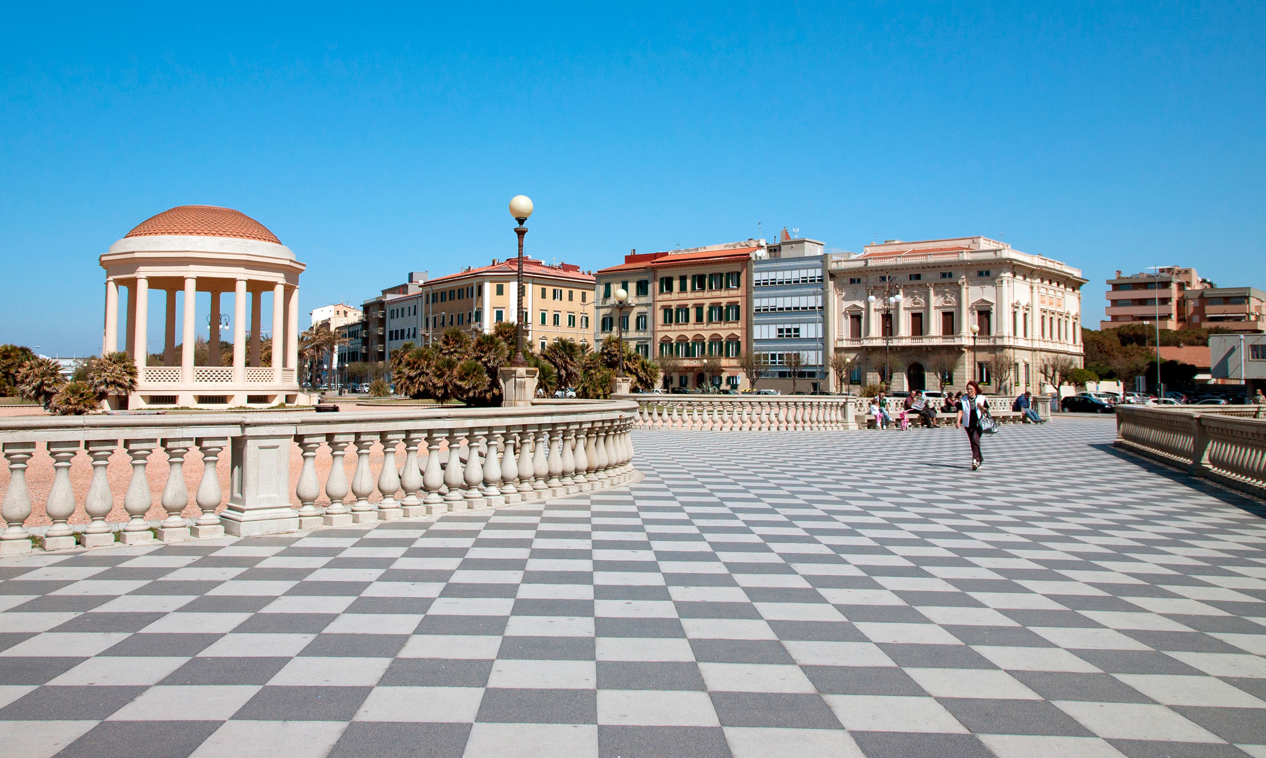 Charming terrace in Livorno overlooking canals.